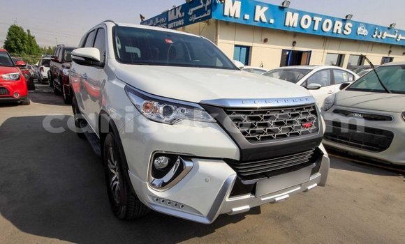Acheter Import Voiture Toyota Fortuner Blanc à Import - Dubai, Rwanda Acheter Import Voiture Toyota Fortuner Blanc à Import - Dubai, Rwanda