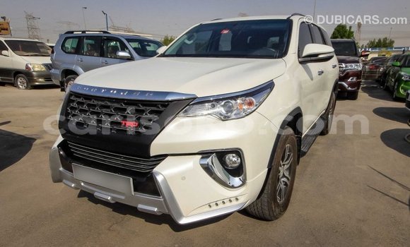 Acheter Import Voiture Toyota Fortuner Blanc à Import - Dubai, Rwanda Acheter Import Voiture Toyota Fortuner Blanc à Import - Dubai, Rwanda