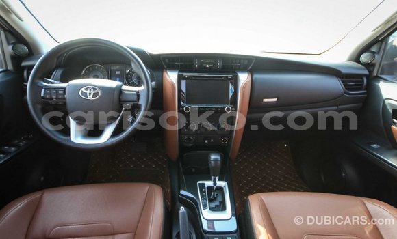 Acheter Import Voiture Toyota Fortuner Blanc à Import - Dubai, Rwanda Acheter Import Voiture Toyota Fortuner Blanc à Import - Dubai, Rwanda