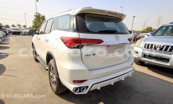 Acheter Import Voiture Toyota Fortuner Blanc à Import - Dubai, Rwanda Acheter Import Voiture Toyota Fortuner Blanc à Import - Dubai, Rwanda