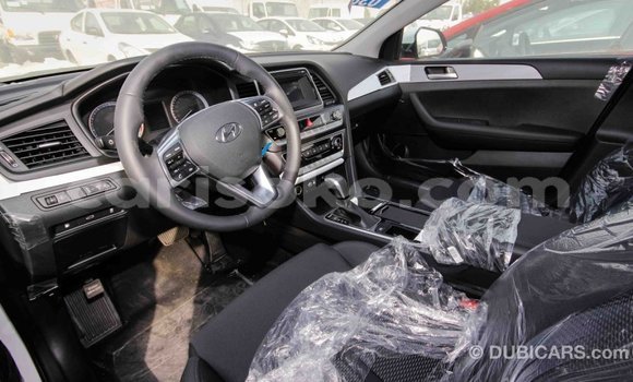 Acheter Import Voiture Hyundai Sonata Blanc à Import - Dubai, Rwanda Acheter Import Voiture Hyundai Sonata Blanc à Import - Dubai, Rwanda