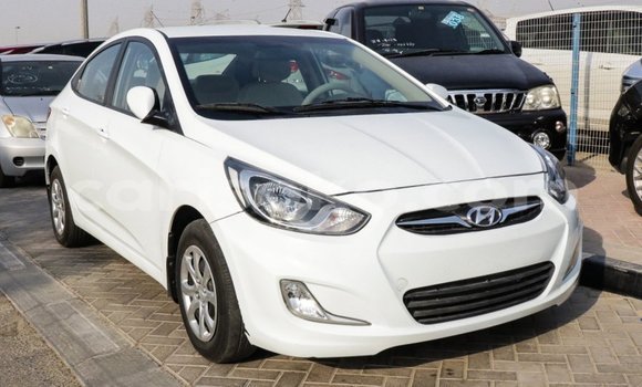 Acheter Import Voiture Hyundai Accent Blanc à Import - Dubai, Rwanda Acheter Import Voiture Hyundai Accent Blanc à Import - Dubai, Rwanda