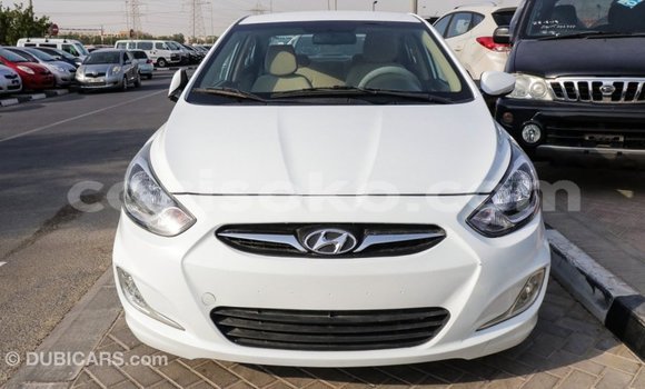 Acheter Import Voiture Hyundai Accent Blanc à Import - Dubai, Rwanda Acheter Import Voiture Hyundai Accent Blanc à Import - Dubai, Rwanda