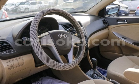 Acheter Import Voiture Hyundai Accent Blanc à Import - Dubai, Rwanda Acheter Import Voiture Hyundai Accent Blanc à Import - Dubai, Rwanda