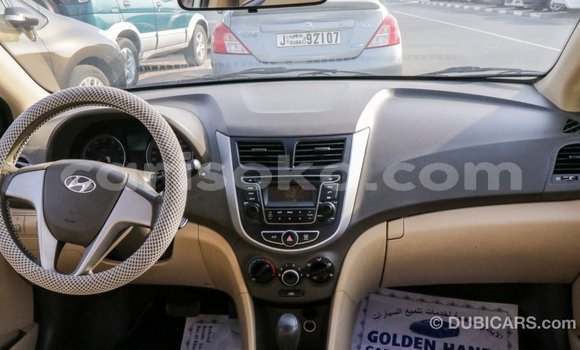 Acheter Import Voiture Hyundai Accent Blanc à Import - Dubai, Rwanda Acheter Import Voiture Hyundai Accent Blanc à Import - Dubai, Rwanda