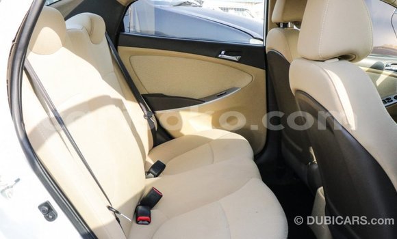 Acheter Import Voiture Hyundai Accent Blanc à Import - Dubai, Rwanda Acheter Import Voiture Hyundai Accent Blanc à Import - Dubai, Rwanda