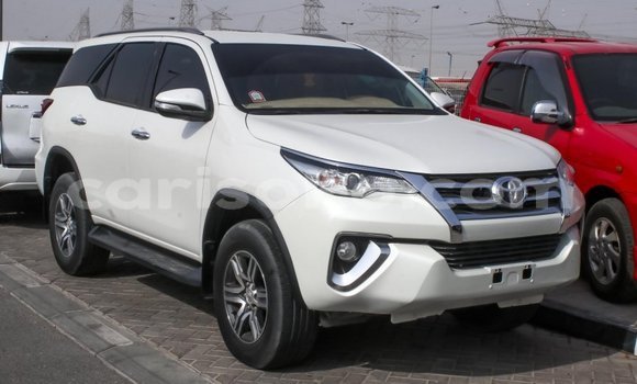 Acheter Import Voiture Toyota Fortuner Blanc à Import - Dubai, Rwanda Acheter Import Voiture Toyota Fortuner Blanc à Import - Dubai, Rwanda