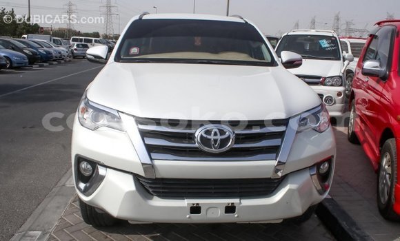 Acheter Import Voiture Toyota Fortuner Blanc à Import - Dubai, Rwanda Acheter Import Voiture Toyota Fortuner Blanc à Import - Dubai, Rwanda