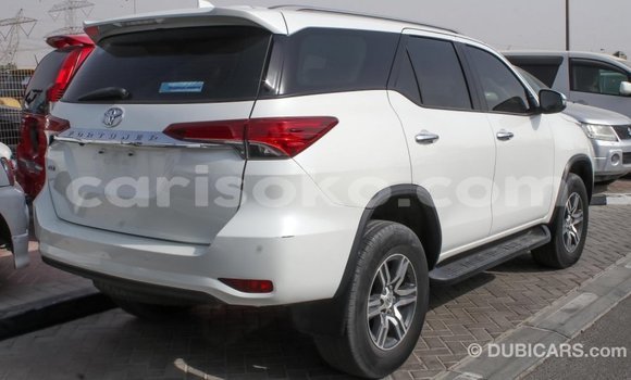 Acheter Import Voiture Toyota Fortuner Blanc à Import - Dubai, Rwanda Acheter Import Voiture Toyota Fortuner Blanc à Import - Dubai, Rwanda