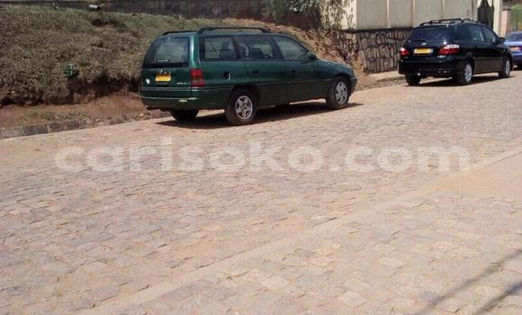 Acheter Occasion Voiture Opel Astra Vert à Kigali, Rwanda