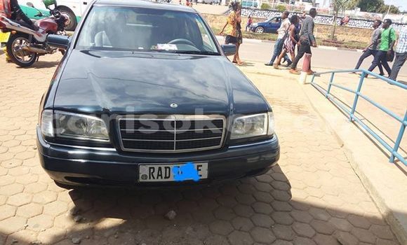 Acheter Occasion Voiture Mercedes-Benz C–Class Noir à Kigali, Rwanda Acheter Occasion Voiture Mercedes-Benz C–Class Noir à Kigali, Rwanda