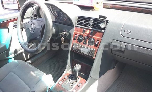 Acheter Occasion Voiture Mercedes-Benz C–Class Noir à Kigali, Rwanda Acheter Occasion Voiture Mercedes-Benz C–Class Noir à Kigali, Rwanda