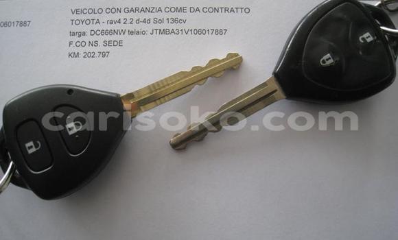 Sayi Na hannu Toyota RAV4 Gris Mota in Kigali a Rwanda Sayi Na hannu Toyota RAV4 Gris Mota in Kigali a Rwanda