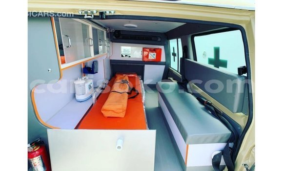 Acheter Import Voiture Toyota Land Cruiser Beige à Import - Dubai, Rwanda Acheter Import Voiture Toyota Land Cruiser Beige à Import - Dubai, Rwanda