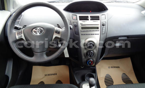 Acheter Occasion Voiture Toyota Yaris Beige à Kigali, Rwanda Acheter Occasion Voiture Toyota Yaris Beige à Kigali, Rwanda