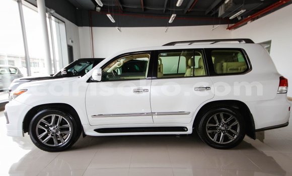 Acheter Occasion Voiture Lexus LX Blanc à Kigali, Rwanda Acheter Occasion Voiture Lexus LX Blanc à Kigali, Rwanda