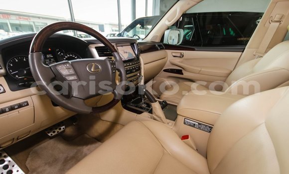 Acheter Occasion Voiture Lexus LX Blanc à Kigali, Rwanda Acheter Occasion Voiture Lexus LX Blanc à Kigali, Rwanda