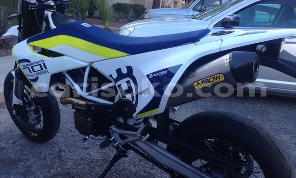 Acheter Occasion Moto Husqvarna 701 Blanc à Bokwango, Rwanda Acheter Occasion Moto Husqvarna 701 Blanc à Bokwango, Rwanda