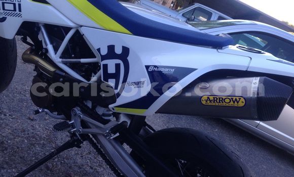 Acheter Occasion Moto Husqvarna 701 Blanc à Bokwango, Rwanda Acheter Occasion Moto Husqvarna 701 Blanc à Bokwango, Rwanda