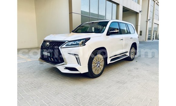Acheter Import Voiture Lexus LX Blanc à Import - Dubai, Rwanda Acheter Import Voiture Lexus LX Blanc à Import - Dubai, Rwanda