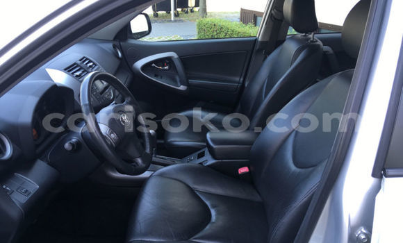 Sayi Na hannu Toyota RAV4 Gris Mota in Kigali a Rwanda Sayi Na hannu Toyota RAV4 Gris Mota in Kigali a Rwanda