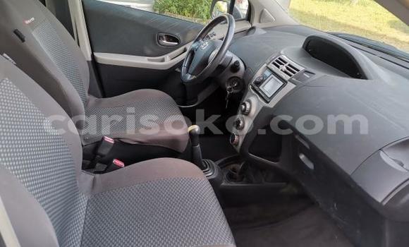 Sayi Na hannu Toyota Yaris Beige Mota in Kigali a Rwanda Sayi Na hannu Toyota Yaris Beige Mota in Kigali a Rwanda