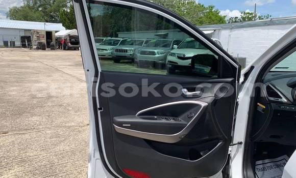 اشتري مستعمل Hyundai Santa Fe Blanc سيارة في Kigali في Rwanda اشتري مستعمل Hyundai Santa Fe Blanc سيارة في Kigali في Rwanda