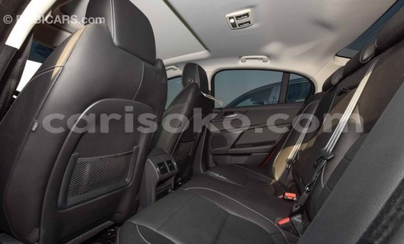 Acheter Import Voiture Jaguar XE Rouge à Import - Dubai, Rwanda Acheter Import Voiture Jaguar XE Rouge à Import - Dubai, Rwanda
