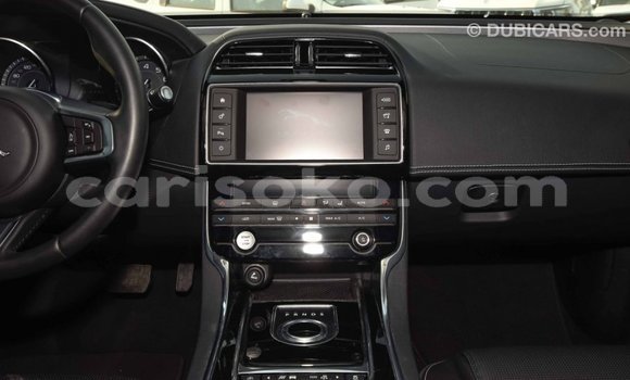 Acheter Import Voiture Jaguar XE Rouge à Import - Dubai, Rwanda Acheter Import Voiture Jaguar XE Rouge à Import - Dubai, Rwanda