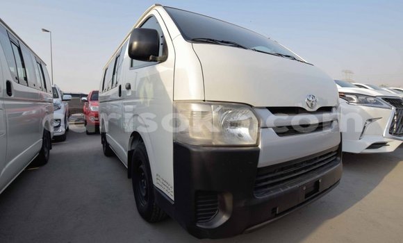 Sayi Imported Toyota Hiace Blanc Mota in Import - Dubai a Rwanda Sayi Imported Toyota Hiace Blanc Mota in Import - Dubai a Rwanda