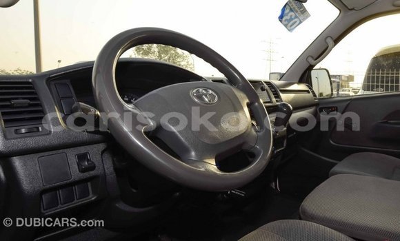 Sayi Imported Toyota Hiace Blanc Mota in Import - Dubai a Rwanda Sayi Imported Toyota Hiace Blanc Mota in Import - Dubai a Rwanda
