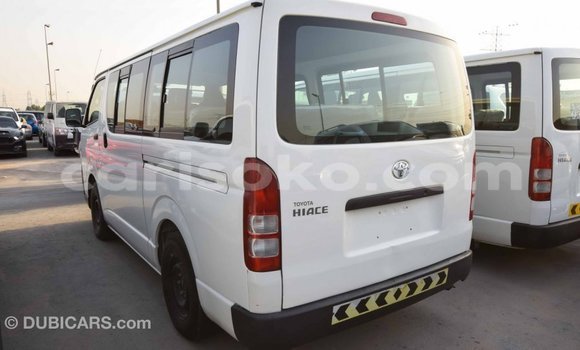 Sayi Imported Toyota Hiace Blanc Mota in Import - Dubai a Rwanda Sayi Imported Toyota Hiace Blanc Mota in Import - Dubai a Rwanda