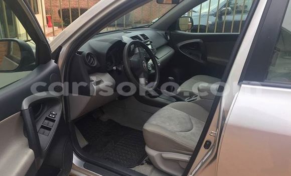 Acheter Occasion Voiture Toyota RAV4 Gris à Kigali, Rwanda Acheter Occasion Voiture Toyota RAV4 Gris à Kigali, Rwanda