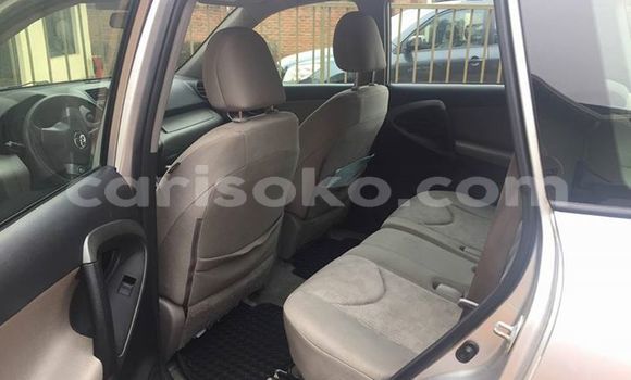 Acheter Occasion Voiture Toyota RAV4 Gris à Kigali, Rwanda Acheter Occasion Voiture Toyota RAV4 Gris à Kigali, Rwanda