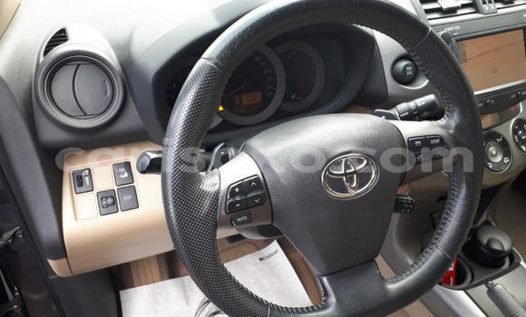 Acheter Occasion Voiture Toyota RAV4 Beige à Kigali, Rwanda Acheter Occasion Voiture Toyota RAV4 Beige à Kigali, Rwanda
