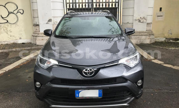 Sayi Na hannu Toyota RAV4 Beige Mota in Kigali a Rwanda Sayi Na hannu Toyota RAV4 Beige Mota in Kigali a Rwanda