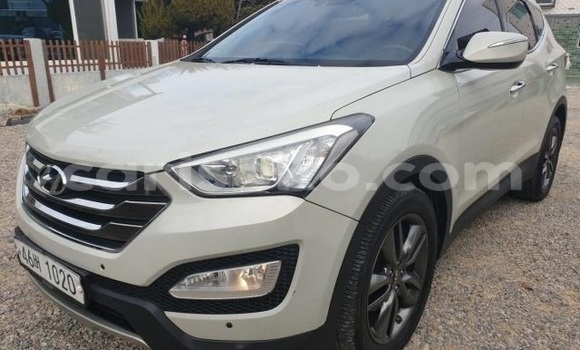اشتري مستعمل Hyundai Santa Fe Blanc سيارة في Kigali في Rwanda اشتري مستعمل Hyundai Santa Fe Blanc سيارة في Kigali في Rwanda