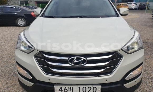 اشتري مستعمل Hyundai Santa Fe Blanc سيارة في Kigali في Rwanda اشتري مستعمل Hyundai Santa Fe Blanc سيارة في Kigali في Rwanda