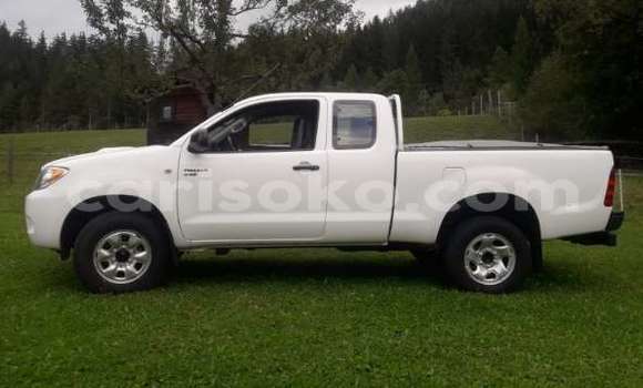 اشتري مستعمل Toyota Hilux Blanc سيارة في Kigali في Rwanda اشتري مستعمل Toyota Hilux Blanc سيارة في Kigali في Rwanda