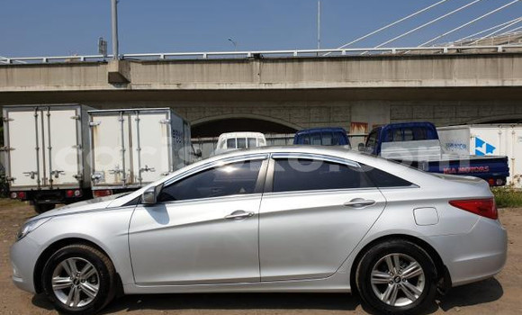 اشتري مستعمل Hyundai Sonata Gris سيارة في Kigali في Rwanda اشتري مستعمل Hyundai Sonata Gris سيارة في Kigali في Rwanda