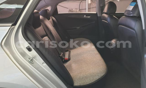 اشتري مستعمل Hyundai Sonata Gris سيارة في Kigali في Rwanda اشتري مستعمل Hyundai Sonata Gris سيارة في Kigali في Rwanda