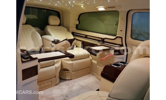 Acheter Import Voiture Mercedes-Benz 250 Noir à Import - Dubai, Rwanda Acheter Import Voiture Mercedes-Benz 250 Noir à Import - Dubai, Rwanda