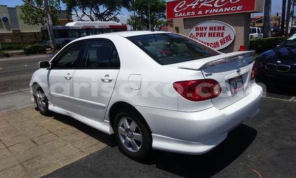 Sayi Na hannu Toyota Corolla Blanc Mota in Kigali a Rwanda Sayi Na hannu Toyota Corolla Blanc Mota in Kigali a Rwanda