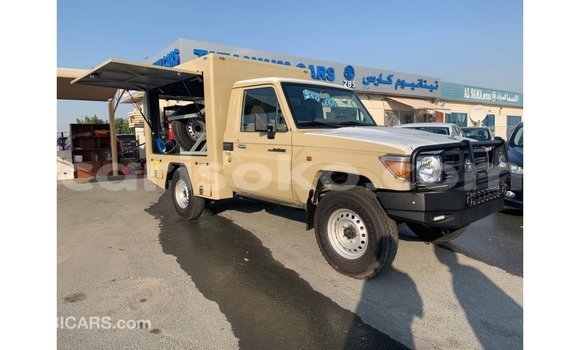 اشتري Imported Toyota Land Cruiser Beige سيارة في Import - Dubai في Rwanda اشتري Imported Toyota Land Cruiser Beige سيارة في Import - Dubai في Rwanda