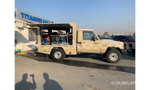 اشتري Imported Toyota Land Cruiser Beige سيارة في Import - Dubai في Rwanda اشتري Imported Toyota Land Cruiser Beige سيارة في Import - Dubai في Rwanda