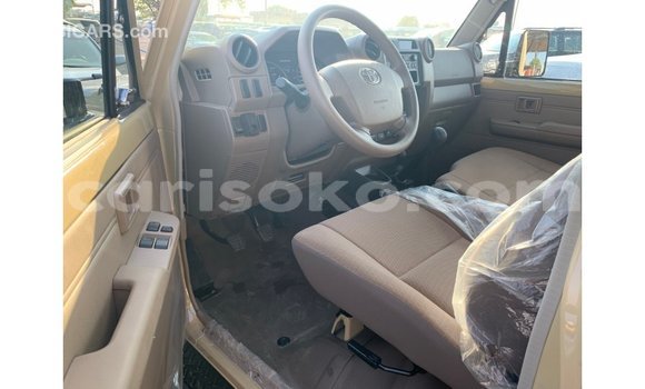 اشتري Imported Toyota Land Cruiser Beige سيارة في Import - Dubai في Rwanda اشتري Imported Toyota Land Cruiser Beige سيارة في Import - Dubai في Rwanda