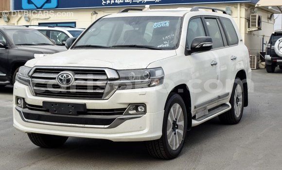 Acheter Import Voiture Toyota Land Cruiser Blanc à Import - Dubai, Rwanda Acheter Import Voiture Toyota Land Cruiser Blanc à Import - Dubai, Rwanda