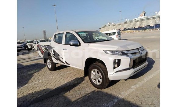 Acheter Import Voiture Mitsubishi L200 Blanc à Import - Dubai, Rwanda Acheter Import Voiture Mitsubishi L200 Blanc à Import - Dubai, Rwanda