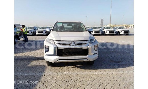Acheter Import Voiture Mitsubishi L200 Blanc à Import - Dubai, Rwanda Acheter Import Voiture Mitsubishi L200 Blanc à Import - Dubai, Rwanda