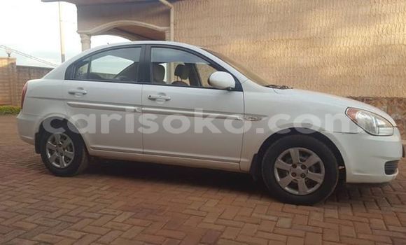 Acheter Occasion Voiture Hyundai Accent Blanc à Kigali, Rwanda Acheter Occasion Voiture Hyundai Accent Blanc à Kigali, Rwanda